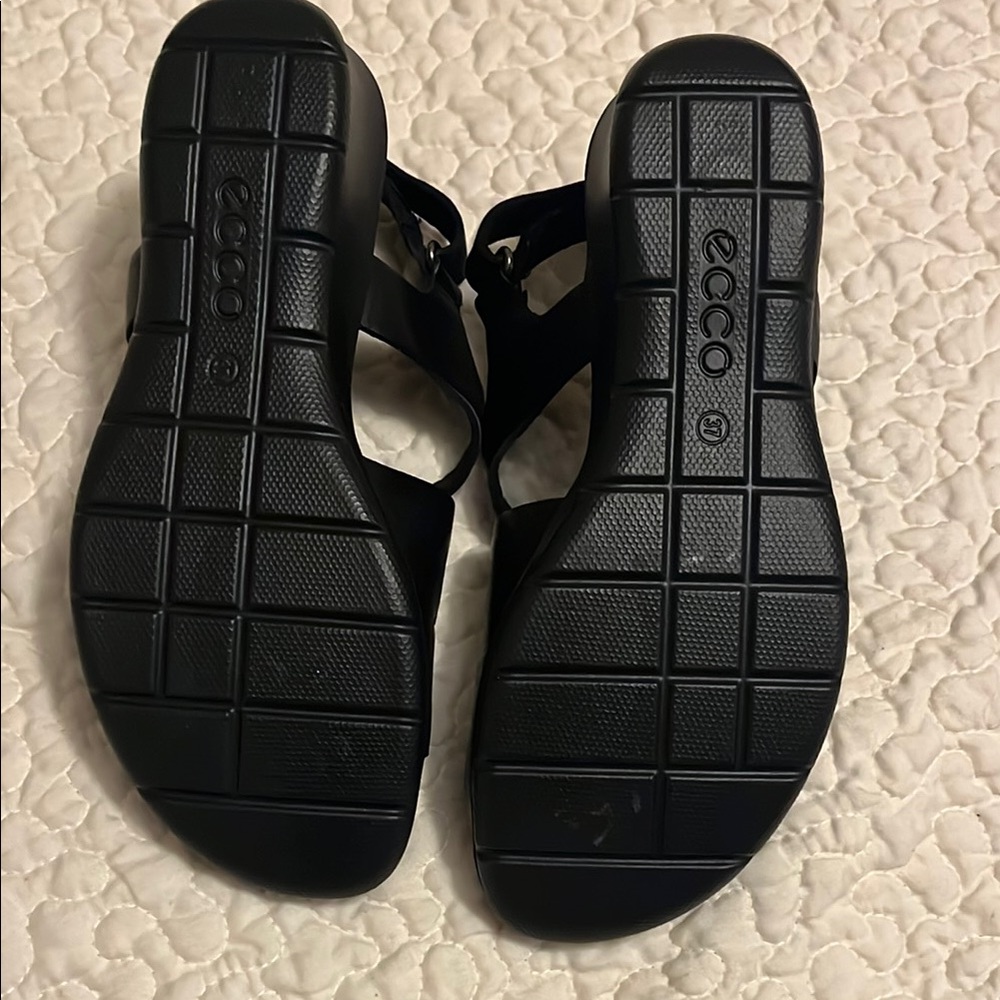 Ecco Black Sandals with Cross Straps and Ankle Buckle - Picture 3 of 4